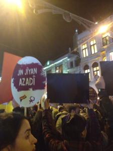 25-kasim-kadin-yuruyusu-her-halde-direniyoruz-2