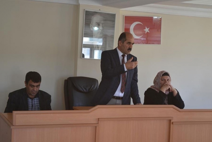 malazgirt-belediyesi-es-baskanlari-halis-coskun-ve-memnune-soylemez-tutuklandi-2