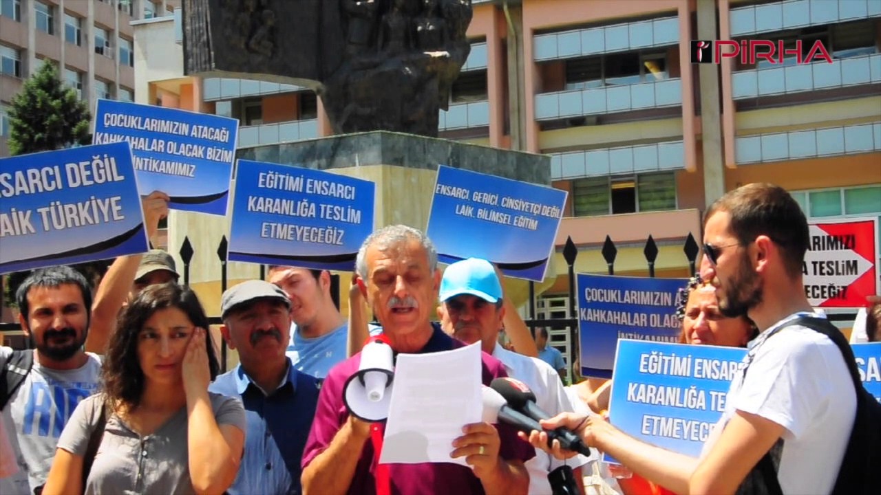 MEB'in Ensar Vakfı ile imzaladığı protokol protesto edildi
