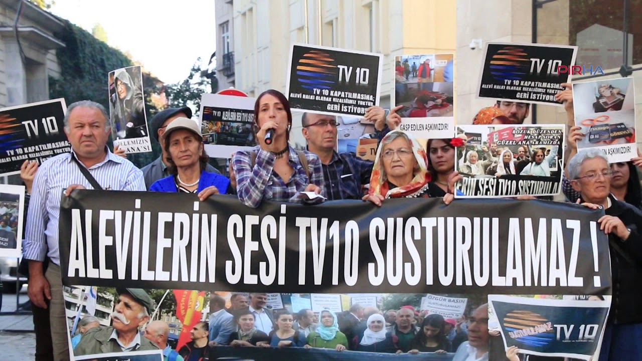 TV10 calısanlari: Gozaltilari protesto etti 'Gazetecilik suc degildir'